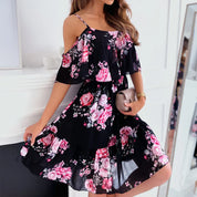Abito estivo donna floreale nero con spalle scoperte, motivo rose rosa, elegante e casual, perfetto per occasioni estive e serate all'aperto.