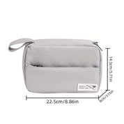 Borsa da viaggio grigia con manico, tasca frontale e scritta "Have a Good Trip". Dimensioni: 22,5x14,5x8 cm. Ideale per organizzare accessori.