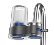 Rubinetto moderno con filtro acqua integrato, design cromato, beccuccio curvo, manopola regolabile, ideale per cucina, purificazione acqua domestica.