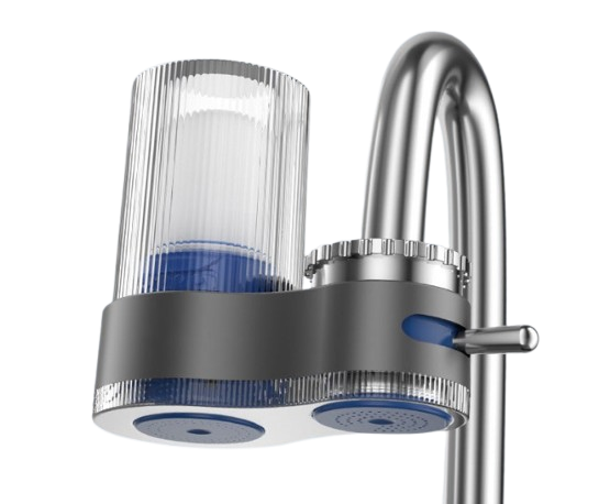 Rubinetto moderno con filtro acqua integrato, design cromato, beccuccio curvo, manopola regolabile, ideale per cucina, purificazione acqua domestica.