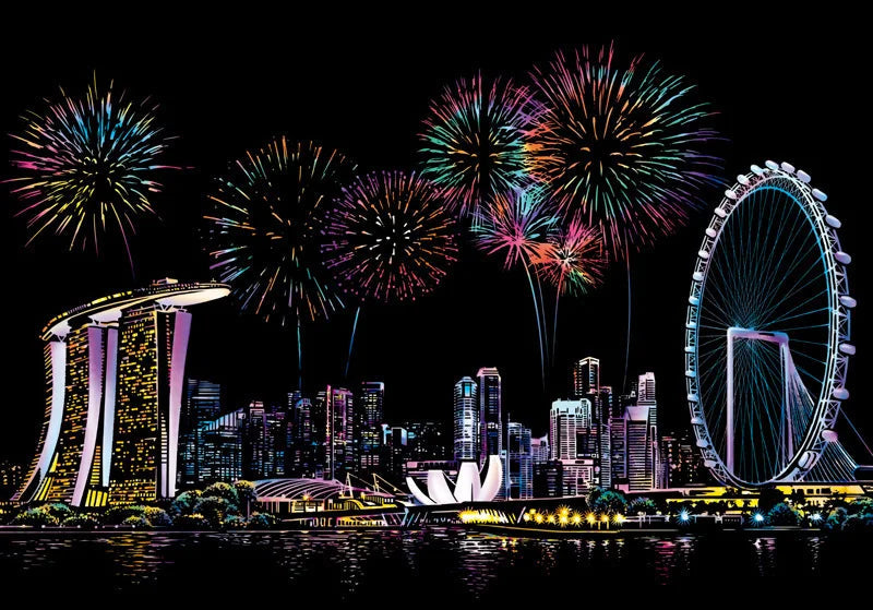 Fuochi d'artificio su skyline di Singapore, Marina Bay Sands e ruota panoramica Singapore Flyer di notte. Turismo, attrazioni iconiche, spettacolo pirotecnico.