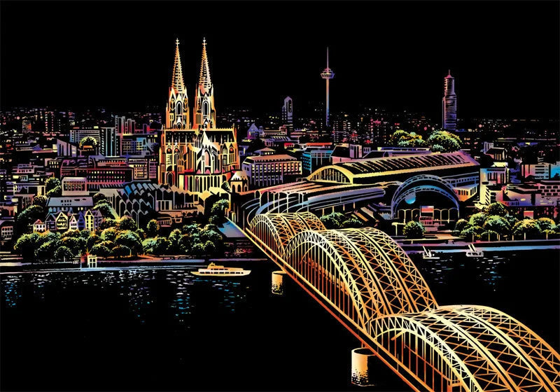 Illustrazione notturna di Colonia, Germania, con Cattedrale di Colonia illuminata, ponte Hohenzollern e skyline urbano. Turismo, architettura iconica.