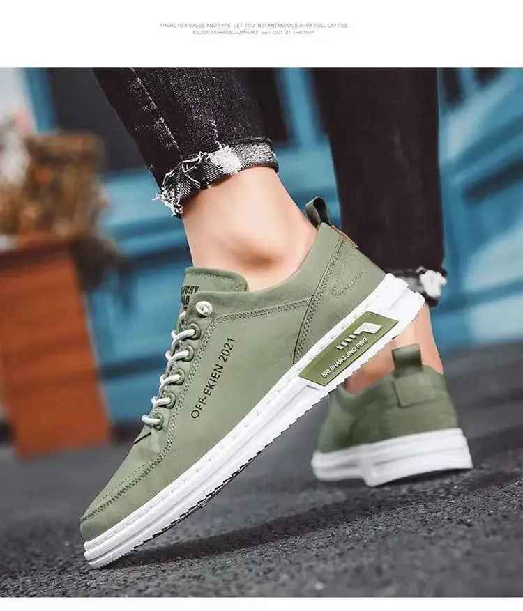 Scarpe da ginnastica verdi da uomo, design moderno, suola bianca, scritta "OFF-WHITE 2021", indossate con jeans neri.