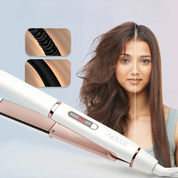 Piastra per capelli Novus, bianca, con display digitale, mostra effetto lisciante su capelli ricci. Tecnologia avanzata, styling professionale.