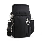Borsa a tracolla nera in nylon con cerniere e decorazioni a cuore, ideale per smartphone. Design compatto e moderno, perfetta per uso quotidiano.
