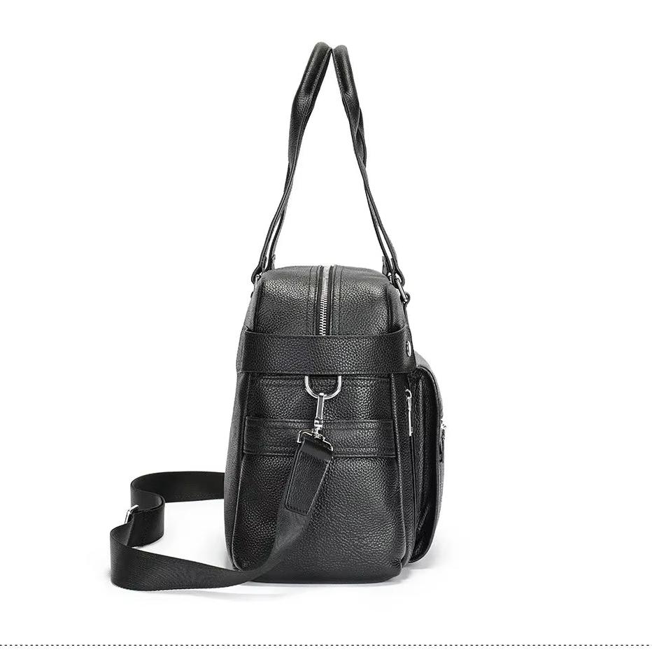 Borsa a tracolla in pelle nera, design elegante e moderno, con cerniera e tasche multiple. Accessorio moda uomo, ideale per lavoro e viaggio.