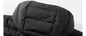 Giacca invernale nera imbottita con cappuccio, tessuto resistente e cuciture rinforzate. Ideale per climi freddi. Moda uomo/donna.