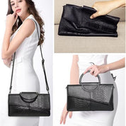 Borsa a tracolla donna in pelle nera con texture serpente, design elegante e versatile, perfetta per moda e occasioni speciali.