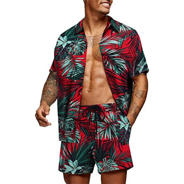 Camicia e pantaloncini uomo con stampa tropicale rossa e verde, abbigliamento estivo casual, moda mare, tessuto leggero, outfit vacanza.