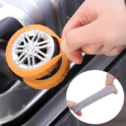 Ruota giocattolo con pneumatico in silicone arancione, dettagliata in primo piano. Include immagine secondaria di pneumatico grigio. Accessorio per modellini auto.