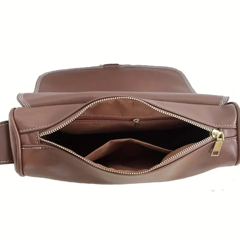Borsa a tracolla in pelle marrone con cerniera dorata aperta, tasca interna visibile. Elegante accessorio moda, ideale per donna.