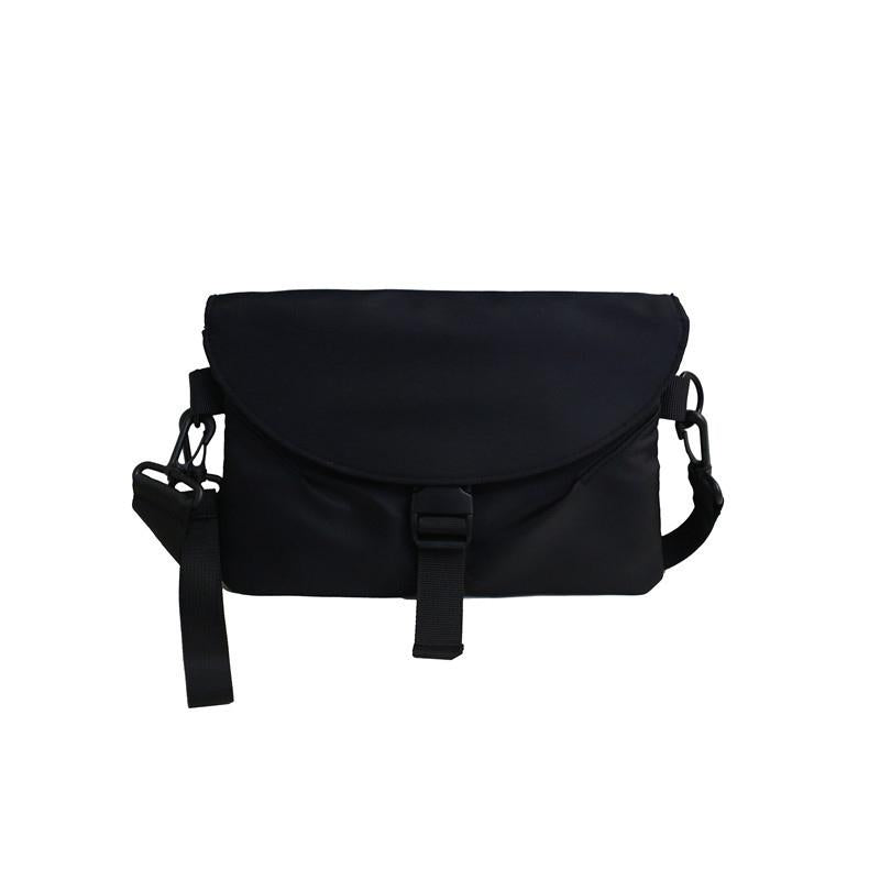 Borsa a tracolla nera unisex, design minimalista, chiusura a fibbia, ideale per uso quotidiano, moda urbana, accessorio versatile.