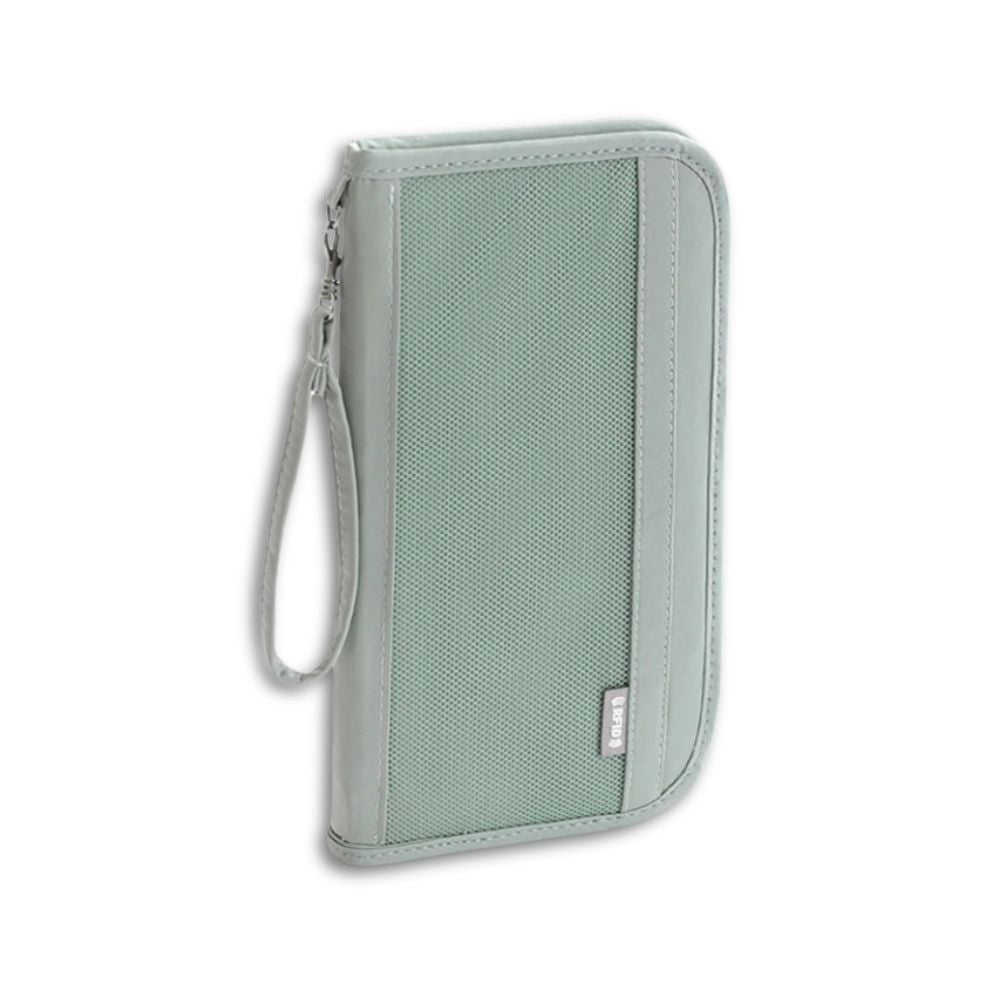 Custodia portadocumenti verde in tessuto e pelle sintetica, con cerniera e cinturino da polso. Accessorio elegante e funzionale per viaggi.