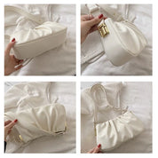 Borsa a tracolla bianca in pelle, design elegante con chiusura dorata, perfetta per moda femminile. Accessorio chic per ogni occasione.