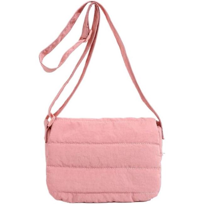 Borsa a tracolla rosa imbottita, design trapuntato, chiusura con zip, stile casual, ideale per donna, moda accessori, shopping online.