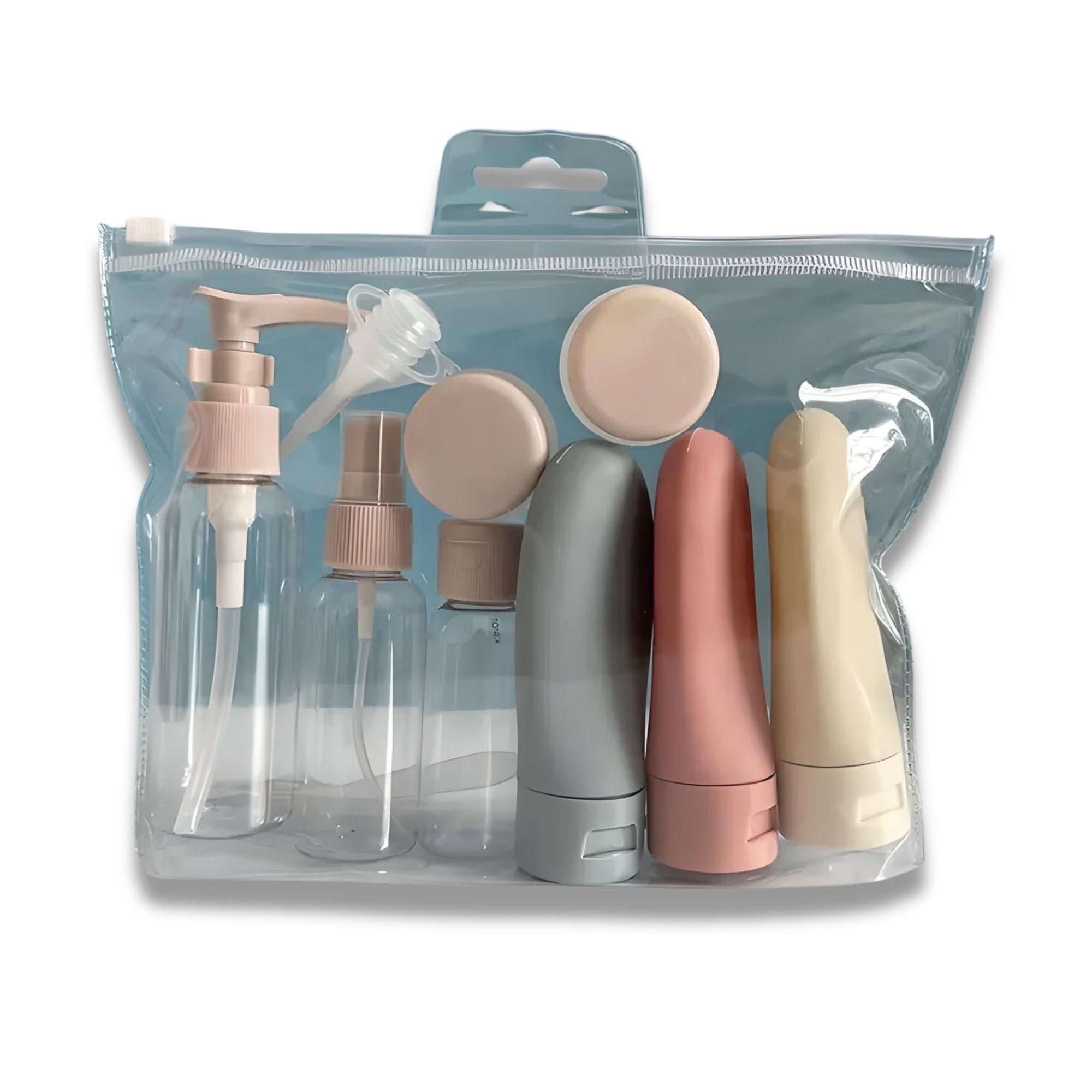 Set da viaggio per cosmetici in flaconi ricaricabili, trasparenti e colorati, con dispenser e tappi, confezionati in busta trasparente richiudibile.
