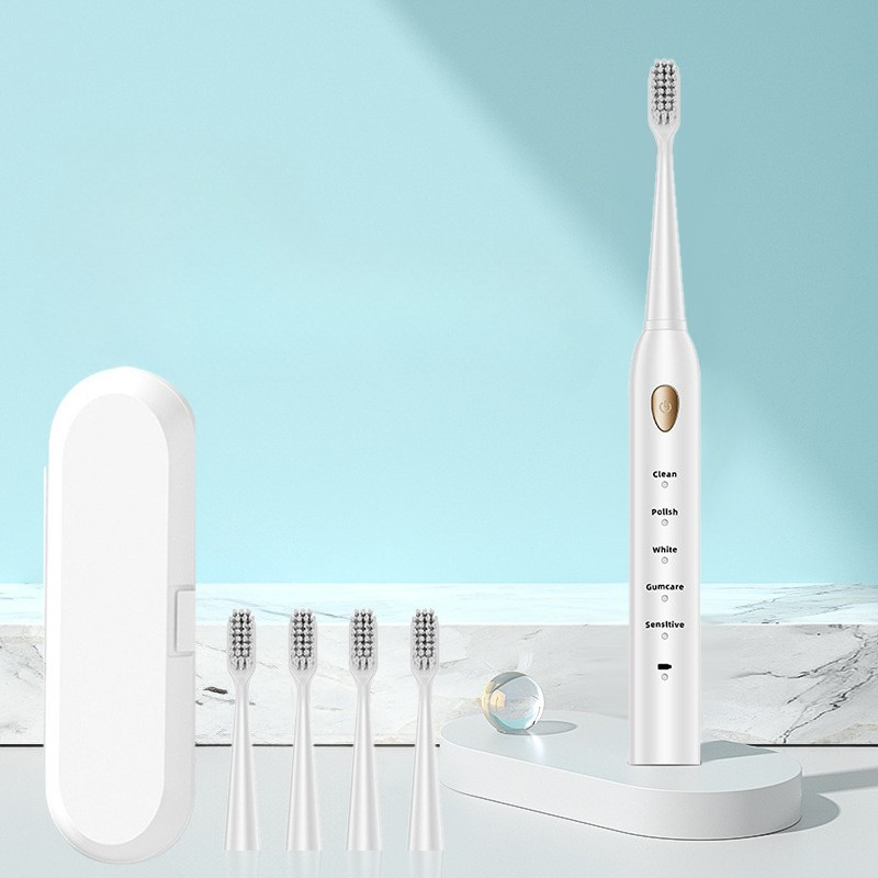 Spazzolino elettrico bianco con cinque testine di ricambio e custodia da viaggio, design moderno, ideale per igiene orale e cura dentale.