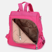 Zaino rosa aperto con tasca interna visibile, design moderno, tessuto resistente, ideale per scuola e viaggio. Accessorio moda funzionale.