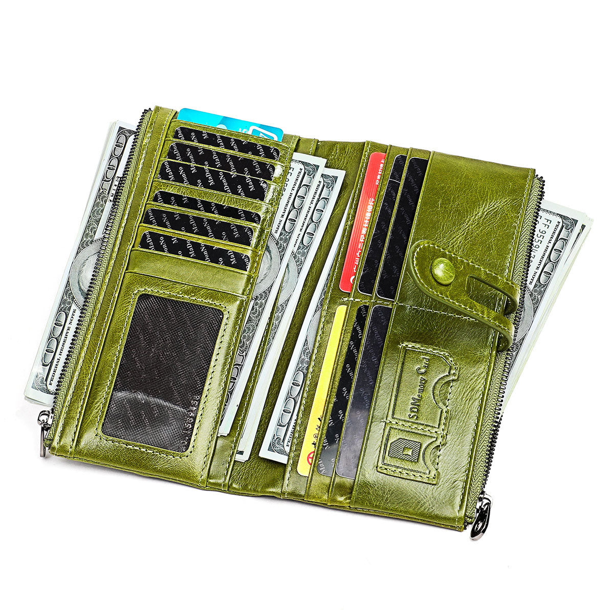 Portafoglio in pelle verde aperto con scomparti per carte di credito, banconote in dollari e tasca con cerniera. Accessorio moda elegante e funzionale.