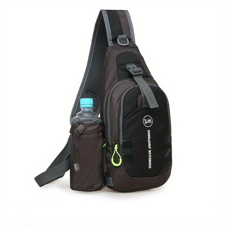 Zaino monospalla nero con tasca portabottiglia, cerniere resistenti, design ergonomico, ideale per escursioni e attività all'aperto.