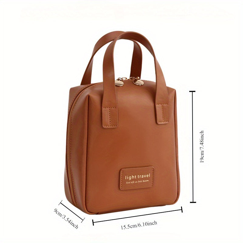 Borsa da viaggio marrone in pelle PU, compatta, con manici, dimensioni 15,5x10x9 cm, ideale per cosmetici e accessori. Design elegante e pratico.