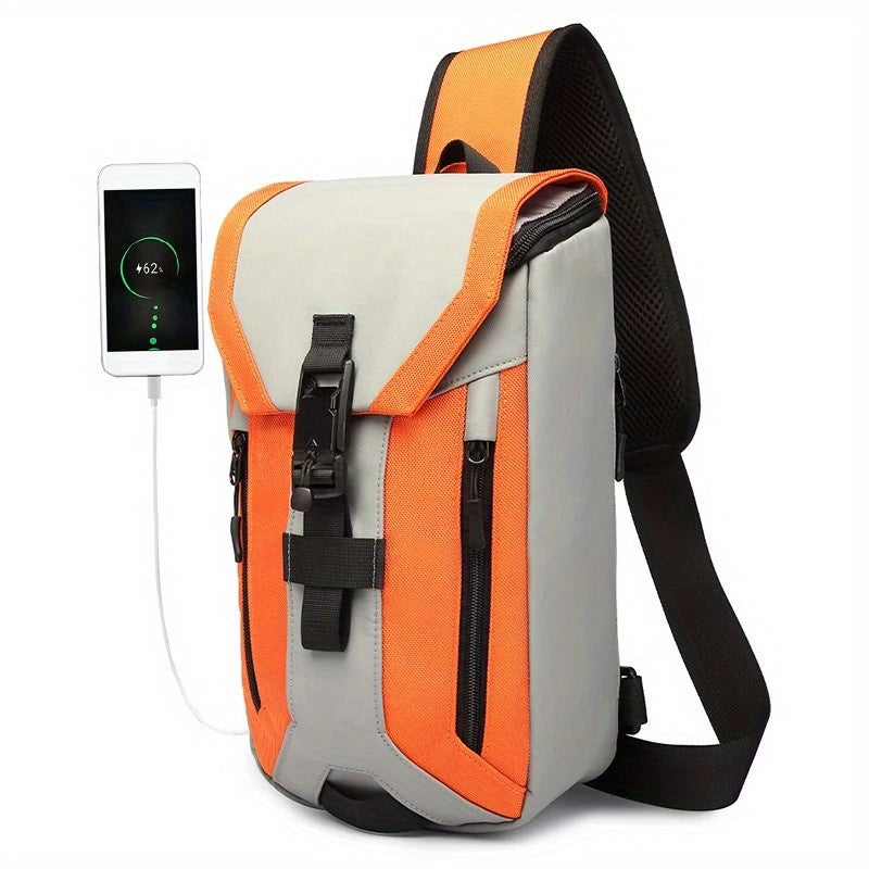 Zaino monospalla arancione e grigio con porta USB integrata, ideale per ricarica smartphone in movimento. Design moderno e funzionale.
