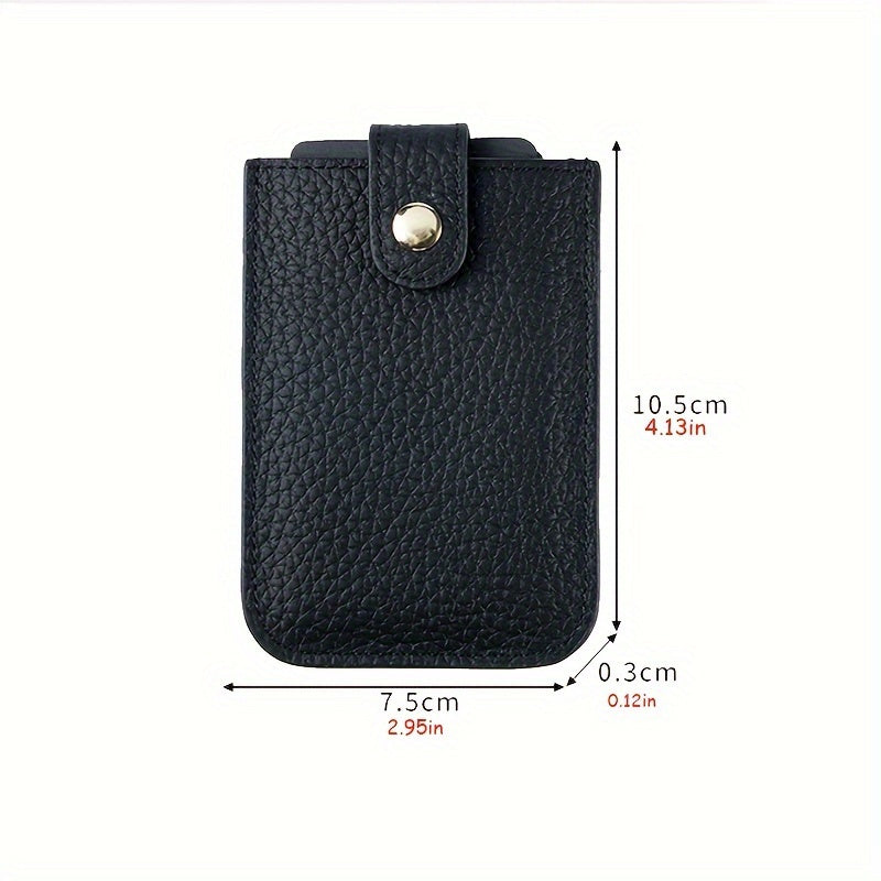 Custodia in pelle nera per carte di credito, dimensioni 10,5x7,5x0,3 cm, chiusura a bottone, design elegante e compatto, accessorio moda uomo.