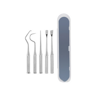 Set di strumenti per la pulizia dentale in acciaio inossidabile con custodia. Include specillo, curette, pinzette e specchietto. Ideale per igiene orale.