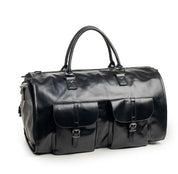 Borsone da viaggio in pelle nera con doppie tasche frontali e manici robusti. Elegante e spazioso, ideale per viaggi e uso quotidiano.