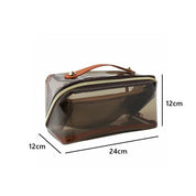 Borsa trasparente in PVC marrone con manico in pelle, chiusura a zip, dimensioni 24x12x12 cm. Ideale per cosmetici e accessori da viaggio.