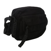 Borsa a tracolla nera in velluto a coste, design compatto con tasca frontale e chiusura a zip. Accessorio moda unisex, ideale per uso quotidiano.