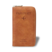 Portafoglio da viaggio in pelle marrone con cerniera, design per passaporto, logo aereo inciso, ideale per viaggiatori.