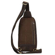 Zaino monospalla in pelle marrone con cerniera frontale, design elegante e resistente, ideale per uomo, perfetto per viaggi e uso quotidiano.
