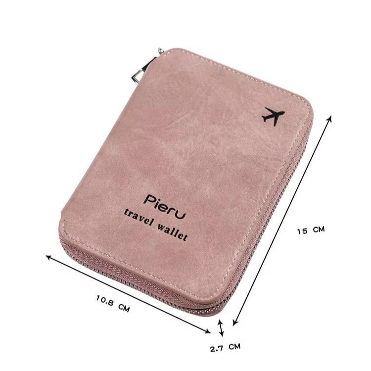 Portafoglio da viaggio rosa Pieru con cerniera, logo aereo, dimensioni 15x10.8x2.7 cm, ideale per documenti e carte, accessorio viaggio elegante.