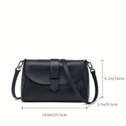 Borsa a tracolla in pelle nera, dimensioni 25,5x9,5x16 cm, design elegante con chiusura a patta, ideale per moda donna e accessori di tendenza.