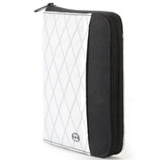 Portafoglio RFID bianco e nero, design a rombi, chiusura zip, protezione dati personali. Accessorio moda sicuro ed elegante.