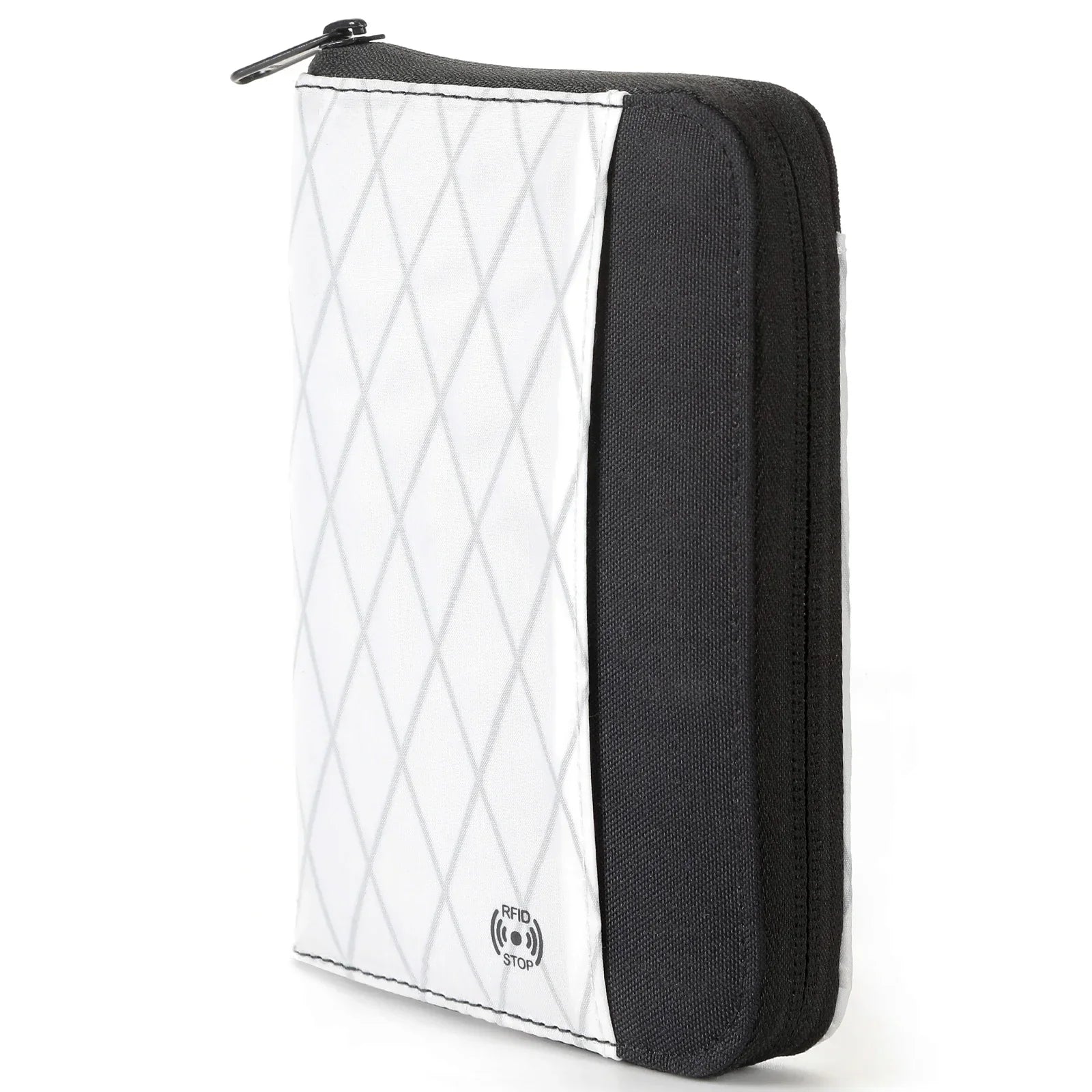 Portafoglio RFID bianco e nero, design a rombi, chiusura zip, protezione dati personali. Accessorio moda sicuro ed elegante.