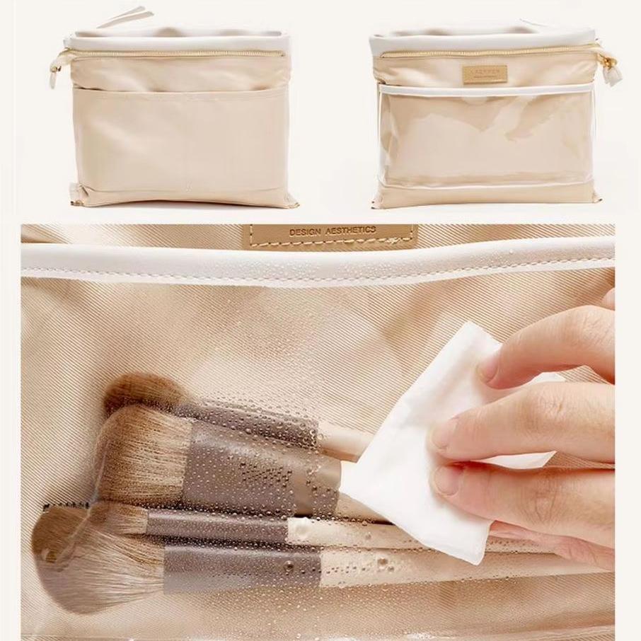 Borsa cosmetica beige impermeabile con tasca trasparente, set di pennelli trucco inclusi. Ideale per organizzare e trasportare accessori beauty.