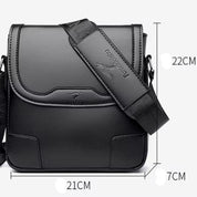 Borsa a tracolla uomo in pelle nera, dimensioni 22x21x7 cm, design elegante con logo, ideale per lavoro e tempo libero.