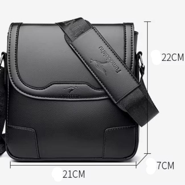Borsa a tracolla uomo in pelle nera, dimensioni 22x21x7 cm, design elegante con logo, ideale per lavoro e tempo libero.