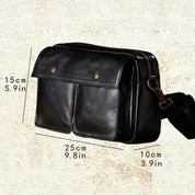Borsa a tracolla in pelle nera con doppia tasca frontale, dimensioni 25x15x10 cm, elegante e pratica per uomo e donna.