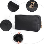 Astuccio cosmetico nero impermeabile con cerniera dorata, design elegante, resistente all'acqua, ideale per trucco e accessori da viaggio.