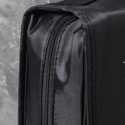 Custodia rigida nera per accessori, con cerniera resistente e design elegante. Ideale per viaggi, protezione e organizzazione.