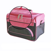 Borsa da viaggio rosa e nera con cerniera, tasca frontale e manico superiore. Ideale per viaggi, palestra e uso quotidiano.