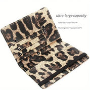 Portafoglio leopardato aperto con sette scomparti per carte, uno per passaporto e uno per biglietti. Design elegante, capacità ultra-grande.
