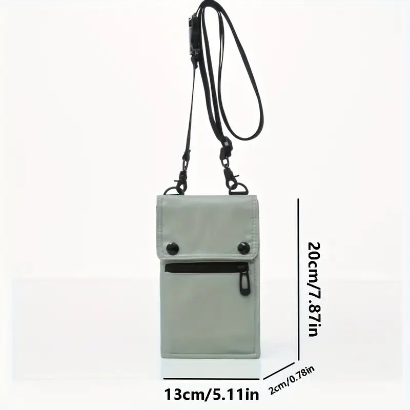 Borsa a tracolla grigia impermeabile, dimensioni 13x20x2 cm, con tasca frontale con zip e chiusura a bottone. Accessorio moda unisex.