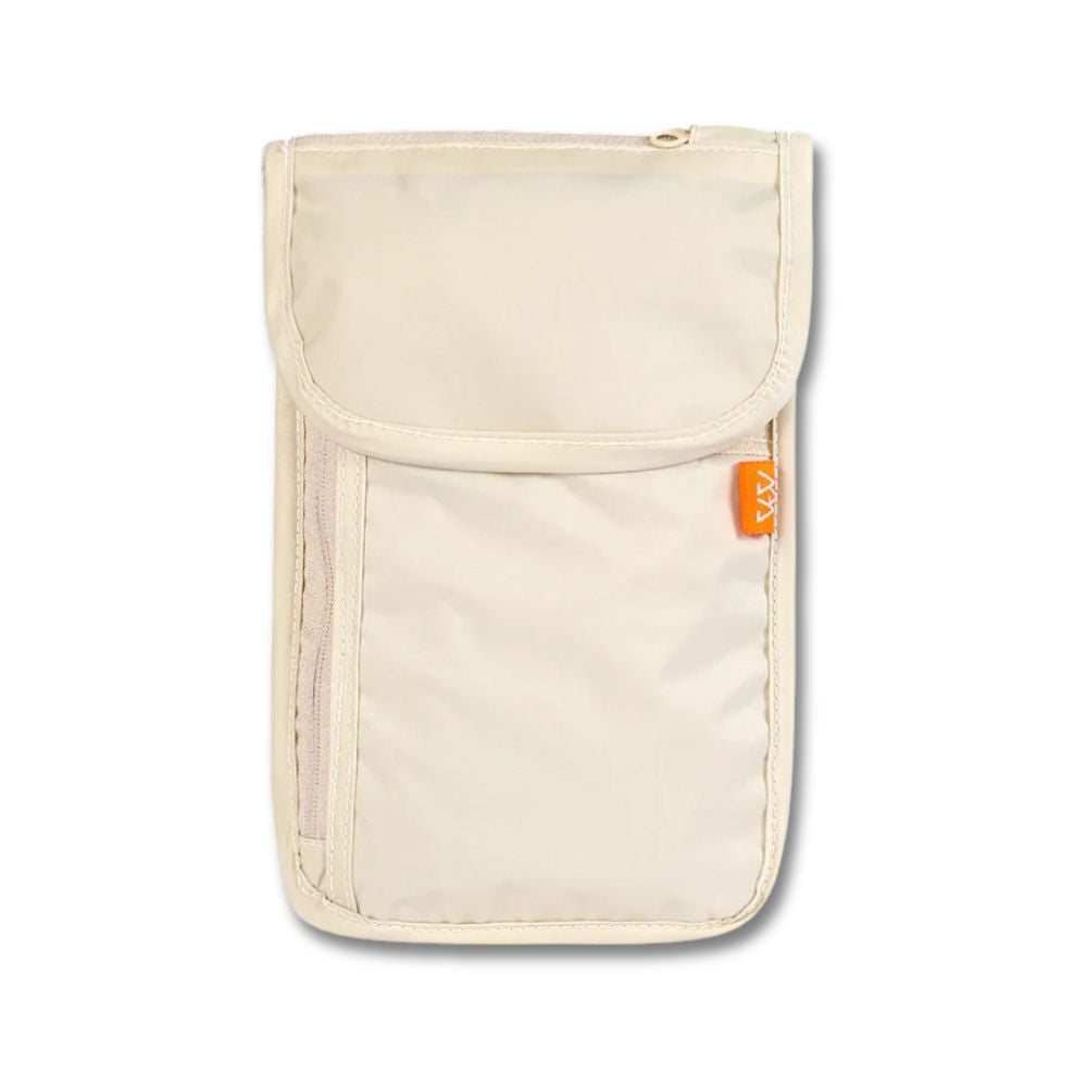 Custodia beige per passaporto con cerniera, design compatto e leggero, ideale per viaggi sicuri. Accessorio da viaggio essenziale.
