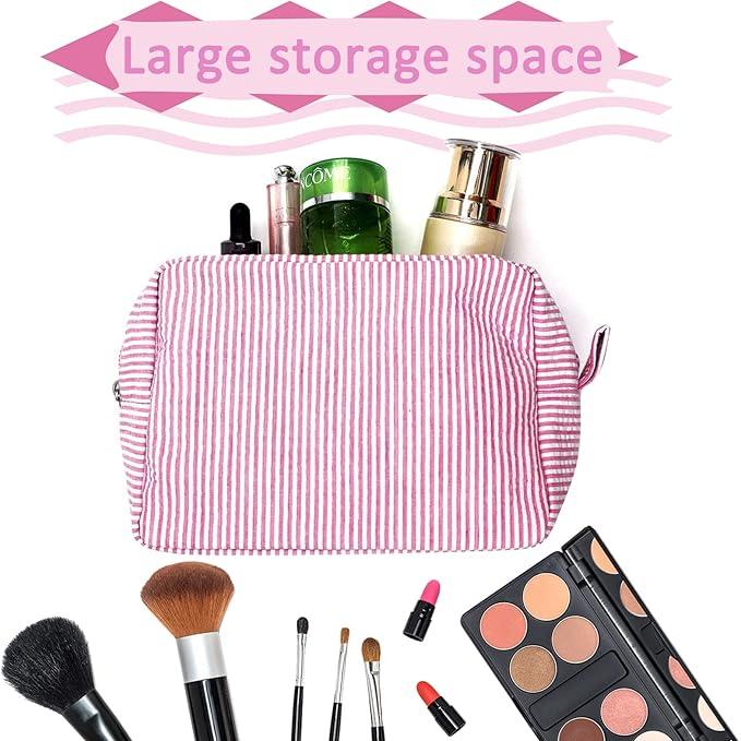 Astuccio trucco a righe rosa con ampio spazio, contenente cosmetici e pennelli. Ideale per organizzare il make-up. Accessorio viaggio essenziale.