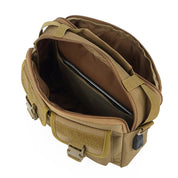 Borsa a tracolla tattica beige, scomparti multipli, chiusure a fibbia, ideale per laptop e accessori, resistente e versatile per uso quotidiano.