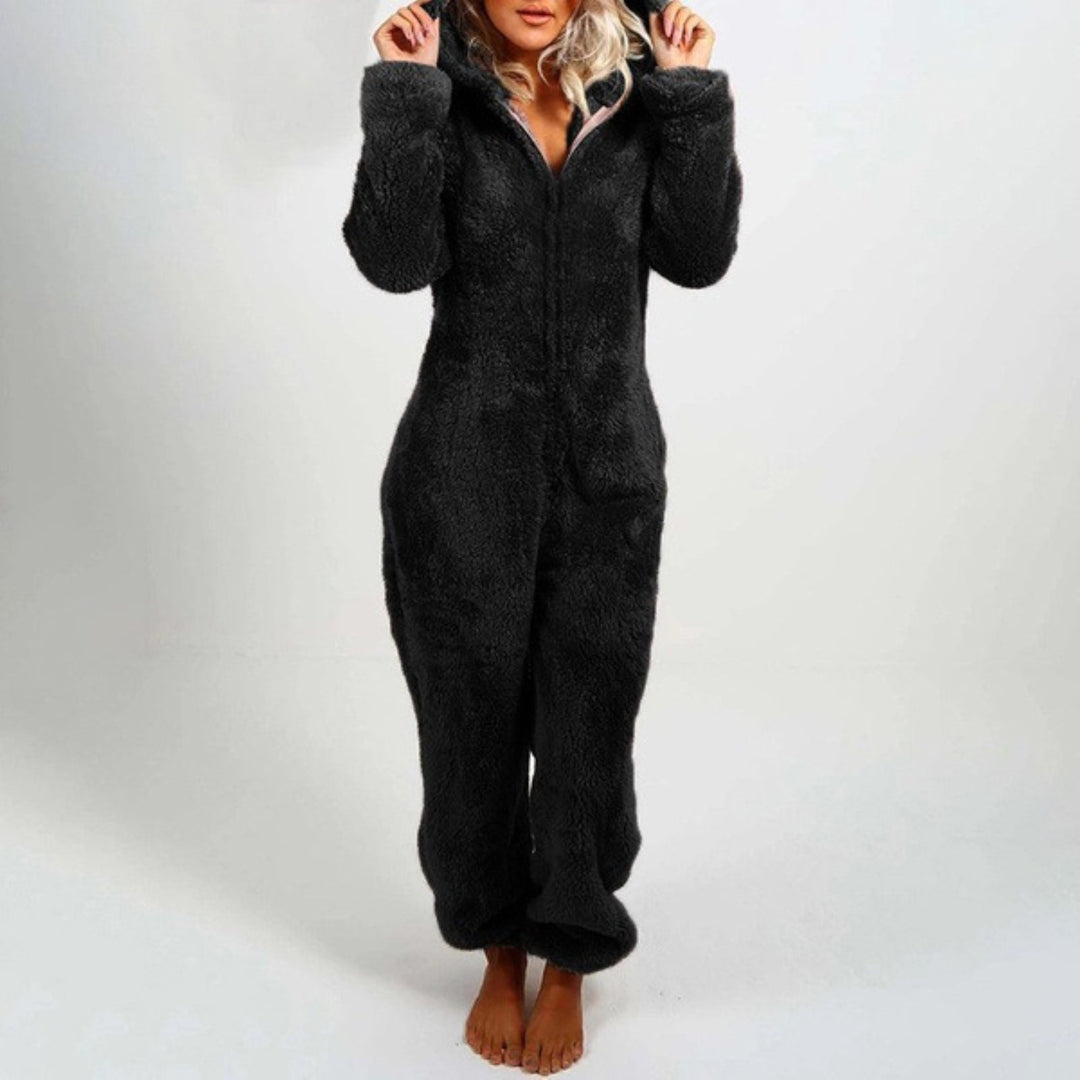 Tuta intera in pile nero per donna, morbida e calda, ideale per l'inverno. Design con cappuccio, chiusura frontale, comfort e stile casual.